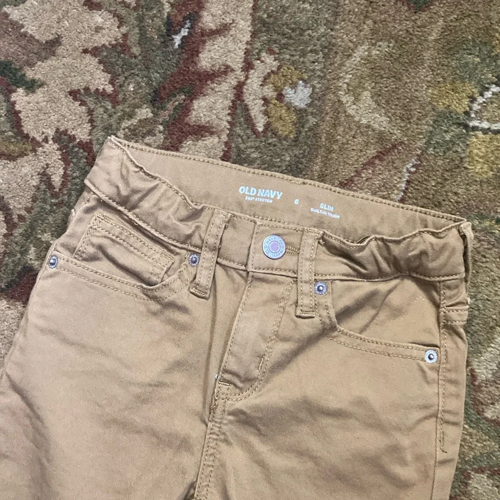 NWOT! Old Navy Khaki Slim Fit 360’ Stretch Pants for Boys.